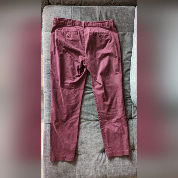 GAP, Maroon Capris, Size 6 - Picture 3 of 5